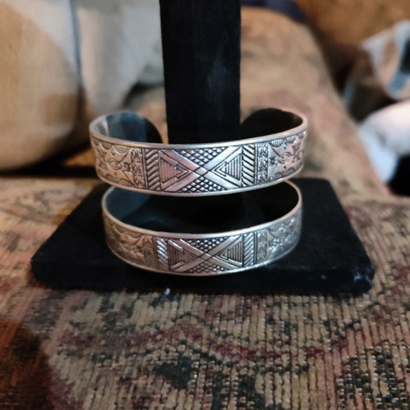 Bundle Lucky Brand crossbody cowgirl purse and Lucky Brand cuff silver bracelet - Picture 2 of 11